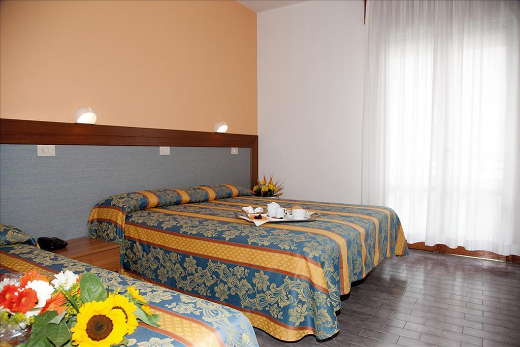 Hotel Bettina Lido di Jesolo Exterior foto